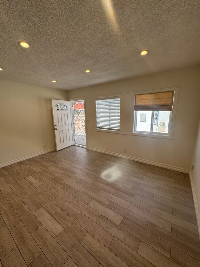 Building Photo - 2233 Orange Ave