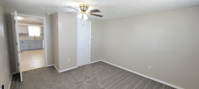 Building Photo - UPDATED COUNTRY PROPERTY
