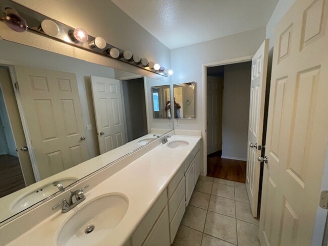 Building Photo - Detached home in Aliso Viejo with large in...