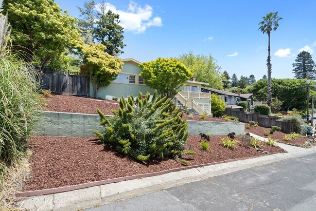 Building Photo - 35 Franciscan Way