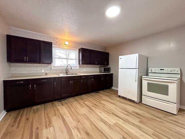 Building Photo - Spacious Three Bedroom Home in Muskegon