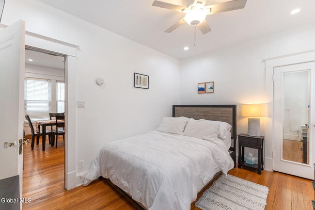 Building Photo - 106 N Pine Ave