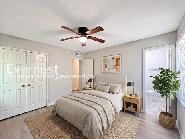 Building Photo - 4 Bed, 1.5 Bath Home with Fenced Yard / Pet-Friendly / Coming Soon!