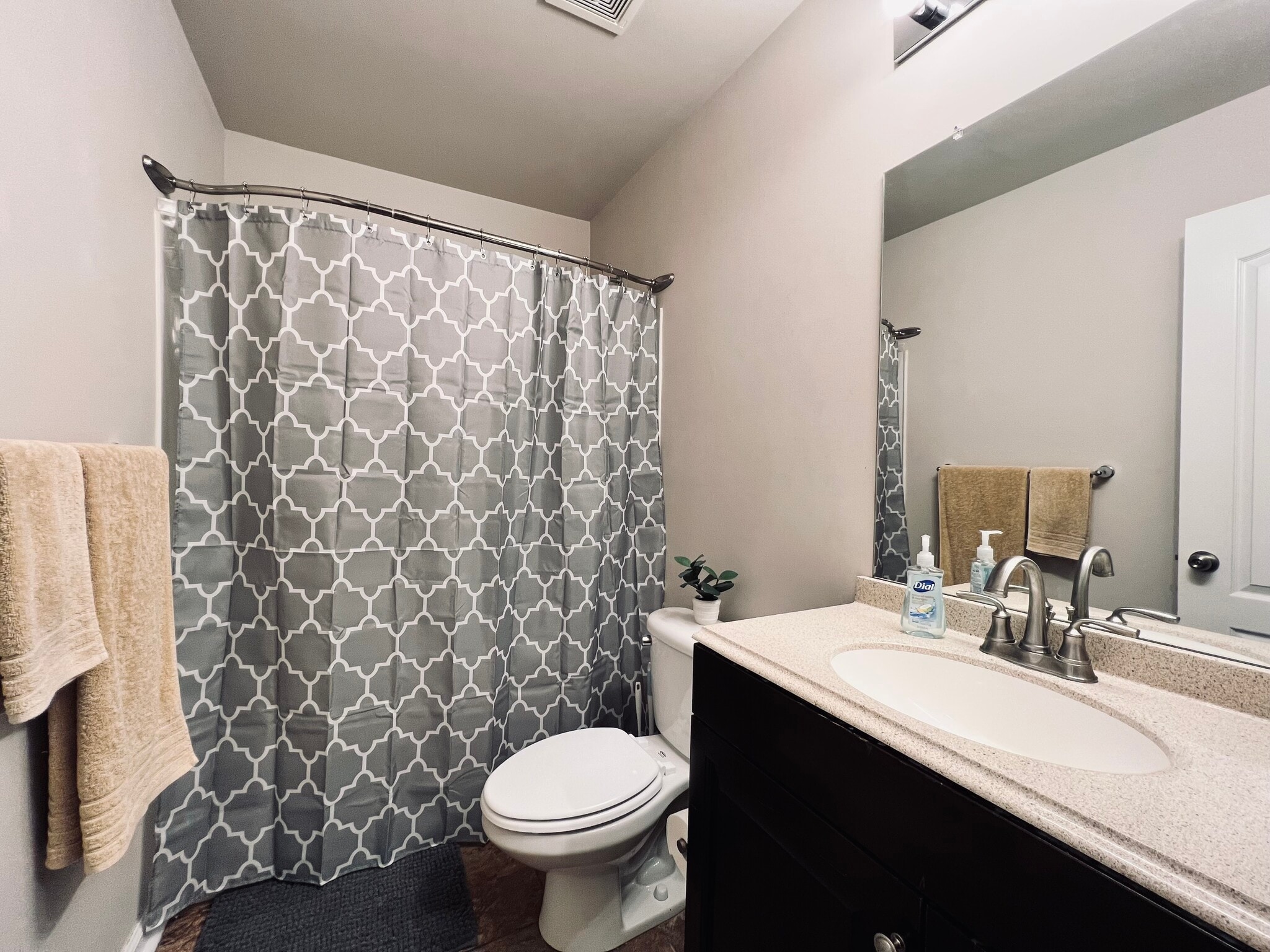 Second full bathroom, located on 3rd floor - 4148 Strawbridge Ct