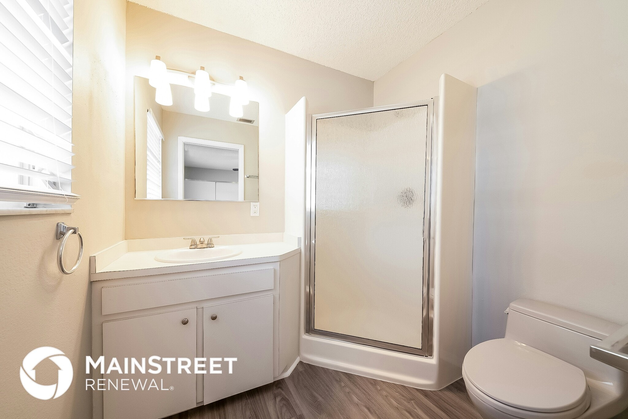 Building Photo - 744 Pineland Ave