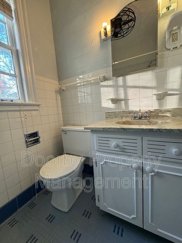 Building Photo - 408 Frazier Dr