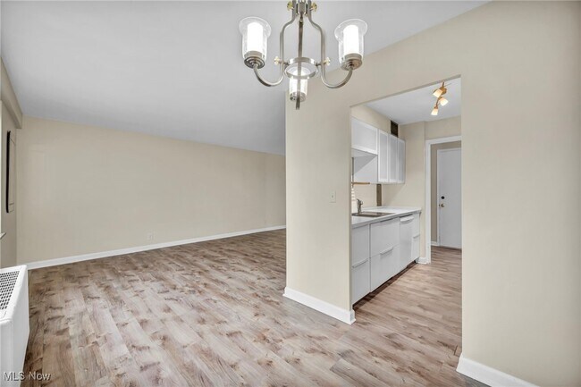 Building Photo - 11850 Edgewater Dr