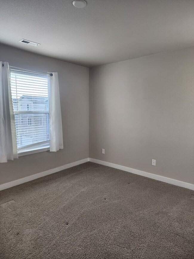 Building Photo - Long Realty & Property Management - Nearly New Home in Aurora **Half Off Rent June 2026**