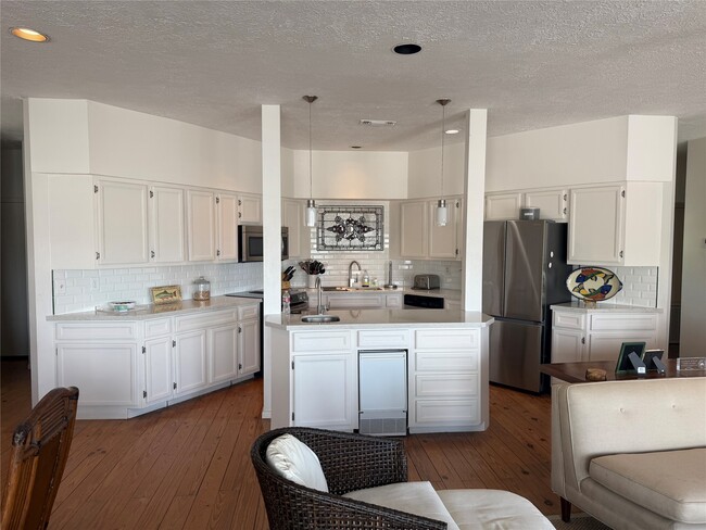 Building Photo - 3421 Jolly Roger Cir