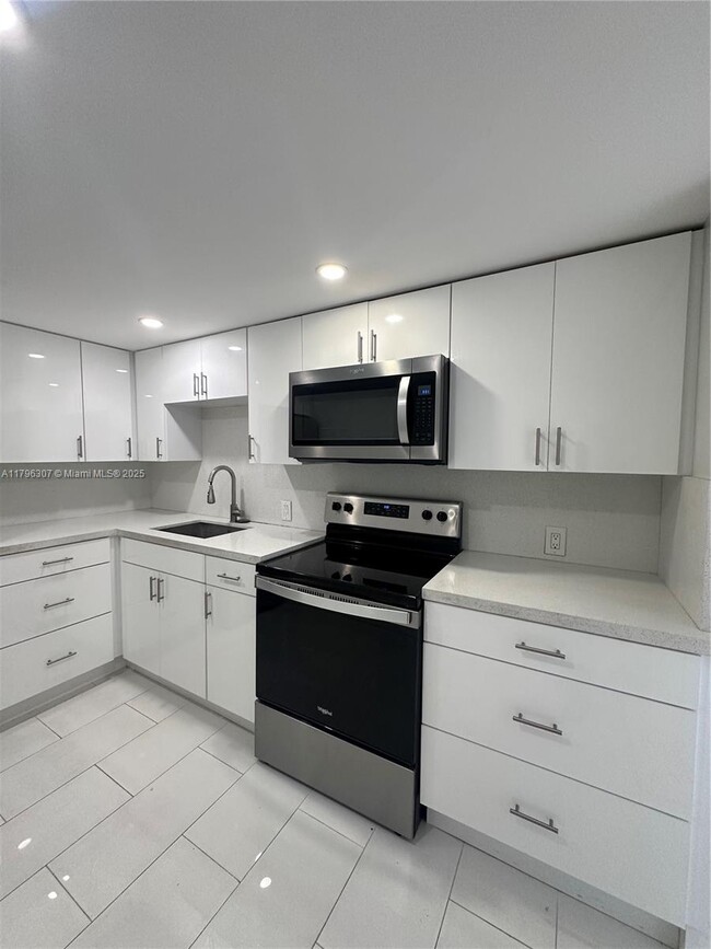 Building Photo - 6969 Collins Ave