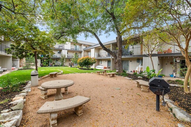 Building Photo - 500 E Riverside Dr