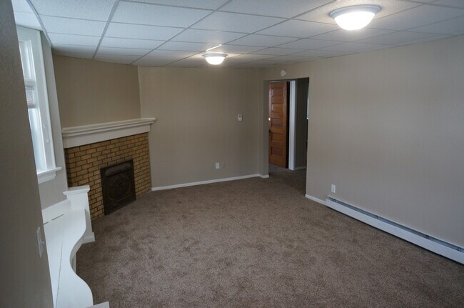 Building Photo - 326 N 10th Ave E