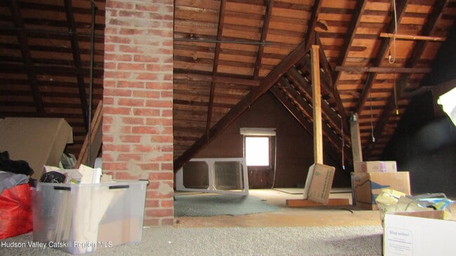 Building Photo - 393 Albany Ave