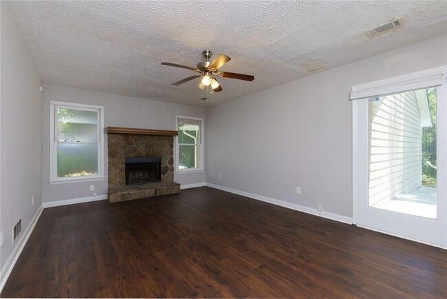 Building Photo - 1200 Mitsy Forest Dr NE