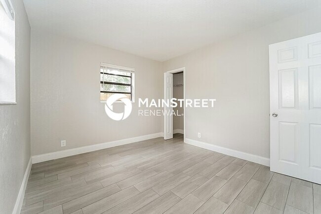 Building Photo - 2 Bedroom Pet-Friendly Home in Oakland Park, FL with Main Street Renewal