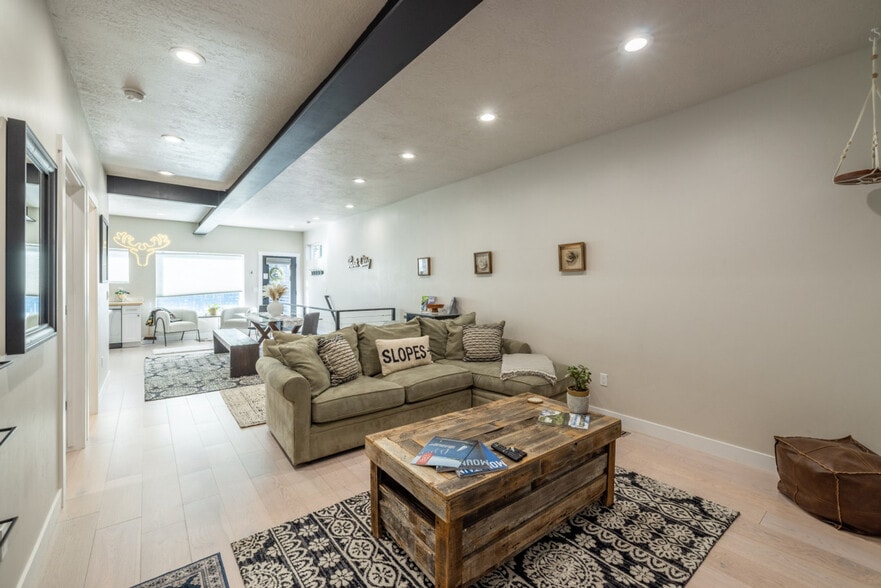 Building Photo - 255 Matterhorn Dr