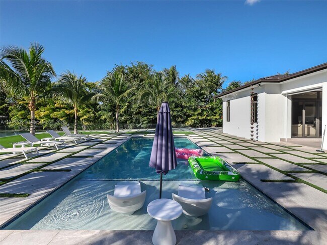 Building Photo - 250 NW 129th Ave