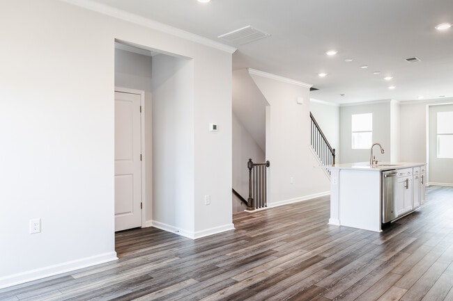 Building Photo - 1106 Shoreside Dr