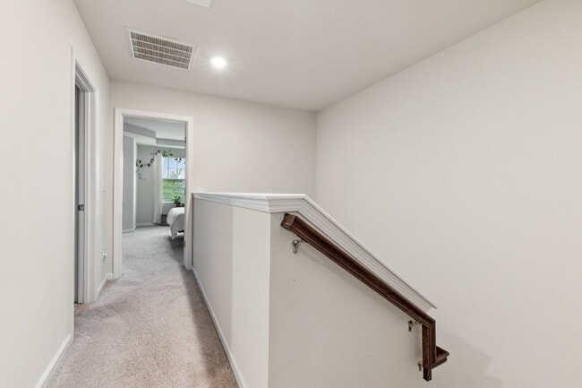 Building Photo - Well maintained 3-Bed 2.5 Bath Townhouse i...