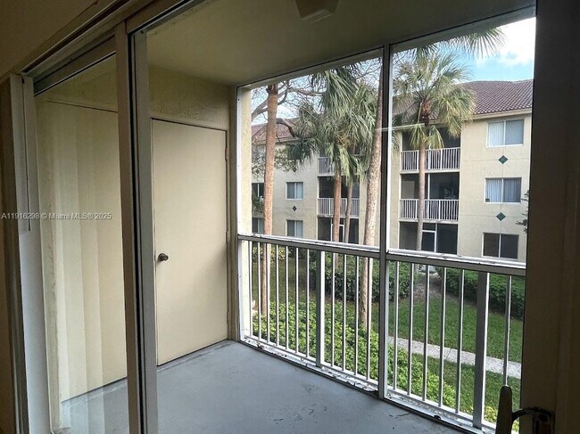 Building Photo - 430 S Park Rd