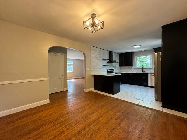 Building Photo - 2BR Norfolk Home!