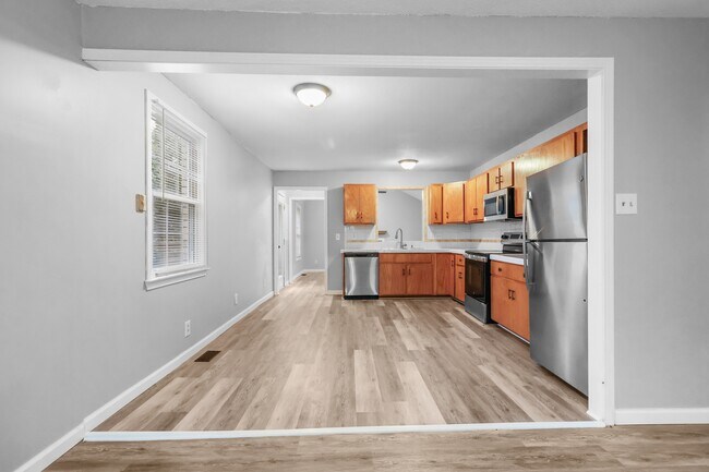 Building Photo - 2724 Ann Dr