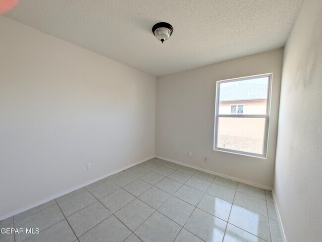 Building Photo - 5857 W Valley Cir