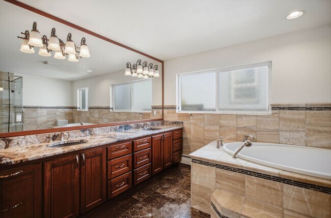 Building Photo - Spacious 4 Bed 2.5 Bath Home with Panoramic Views in Magnolia