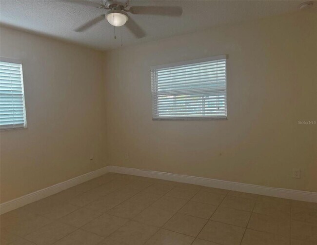 Building Photo - 10618 Eastview Dr