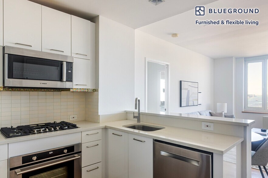 Building Photo - 635 W 42nd St