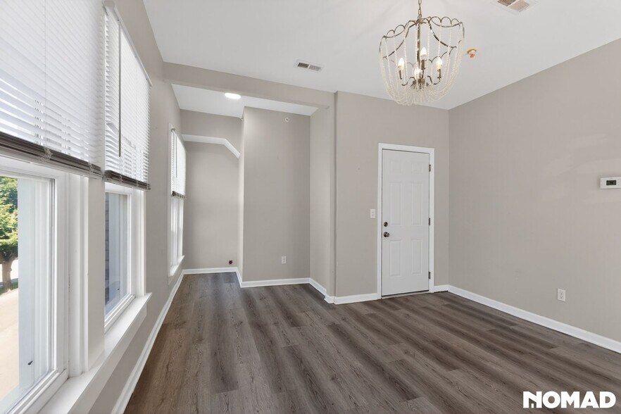Building Photo - 558 Marston St