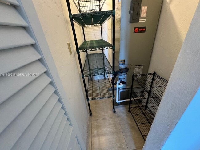 Building Photo - 7800 Carlyle Ave