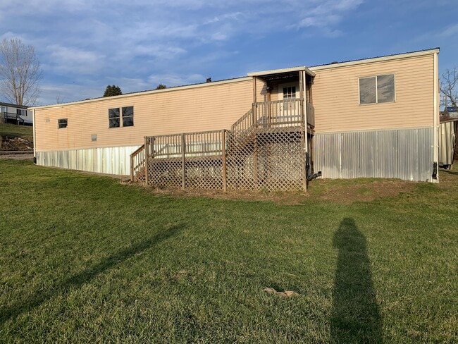 Building Photo - 626 Flinn Ave