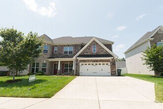 Building Photo - Spacious stunning 5-Bedroom Home in a Desi...