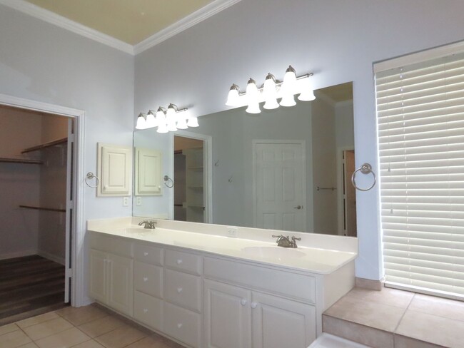 Building Photo - Coming Soon!!! South Tyler, Stunning 4 Bed...