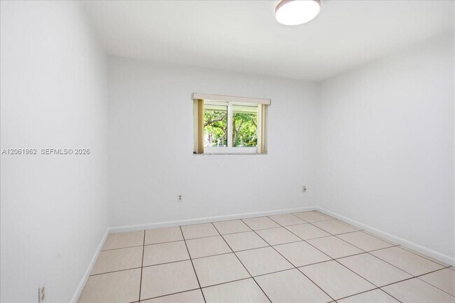 Building Photo - 12365 SW 60th Ct