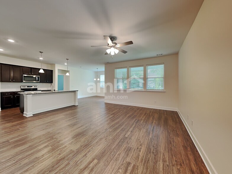 Building Photo - 3102 Esquire Dr