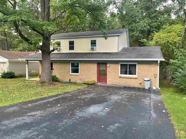 Primary Photo - 10216 Woodbridge Dr