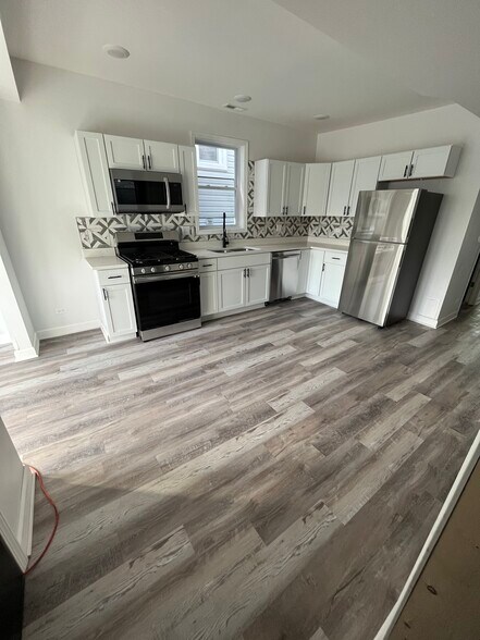 Building Photo - 3329 N Karlov Ave