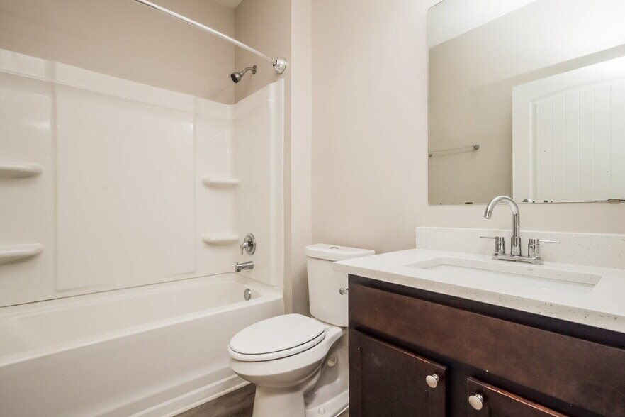 Building Photo - 207 Shaker Hollow Dr