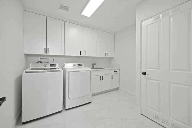 Building Photo - Modern Elegance Meets Scenic Privacy in Be...