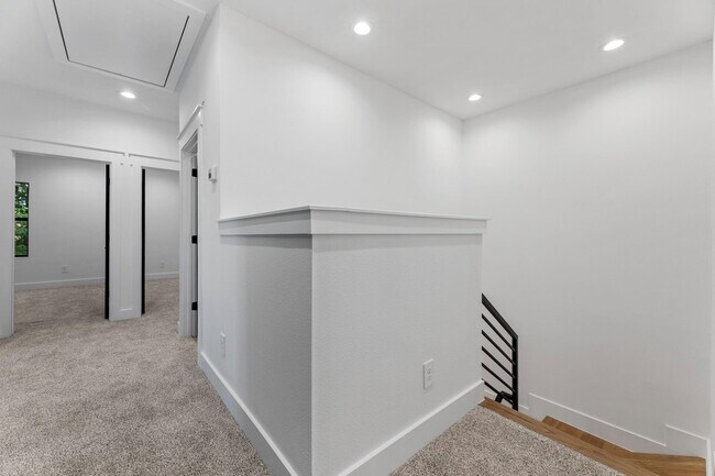 Building Photo - 518 Clinton St