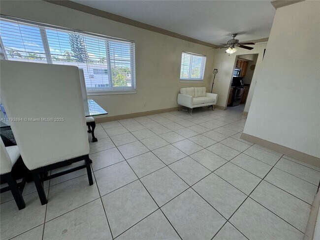 Building Photo - 8509 Crespi Blvd