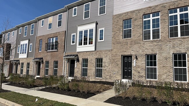 Building Photo - Brand New Townhouse in Cranberry!