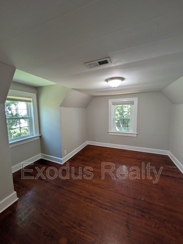 Building Photo - 312 Bracken St