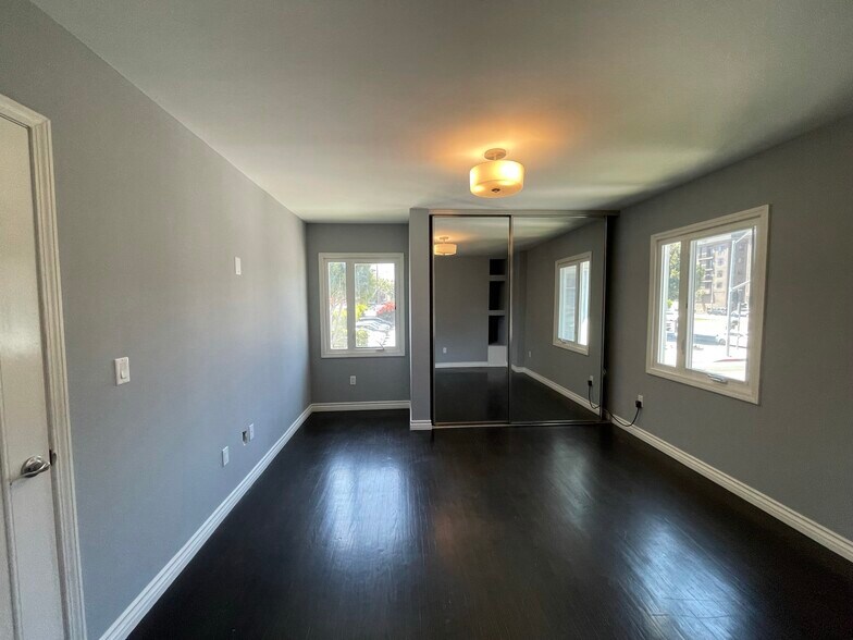 Building Photo - 402 S Robertson Blvd