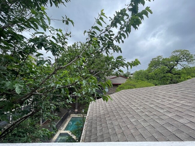 Building Photo - Two Story 1bd/1ba Condo Available Now in T...