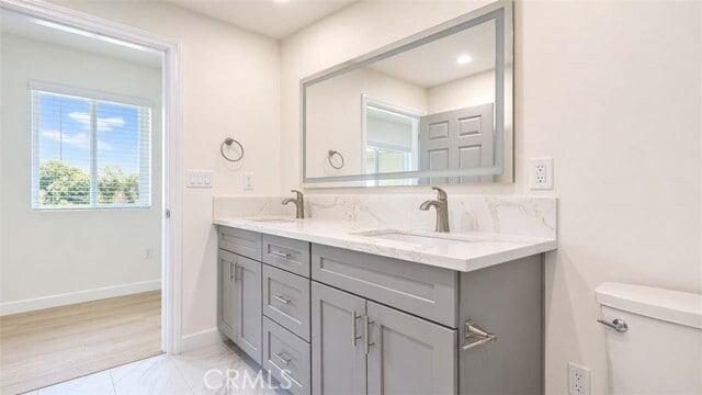 Building Photo - 628 W Floral Dr