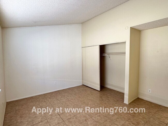 Building Photo - Spacious 2 Bed 1 Bath Home With Indoor Laundry Room
