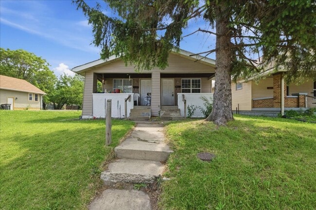 Building Photo - 37-37 S Sherman Dr